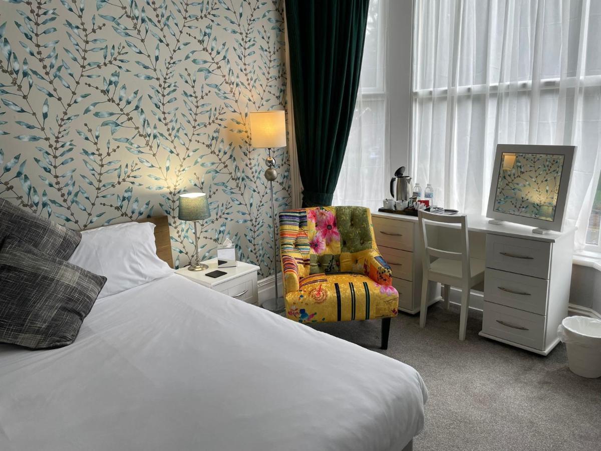 Rostrevor Hotel - Guest House Bury  Bagian luar foto