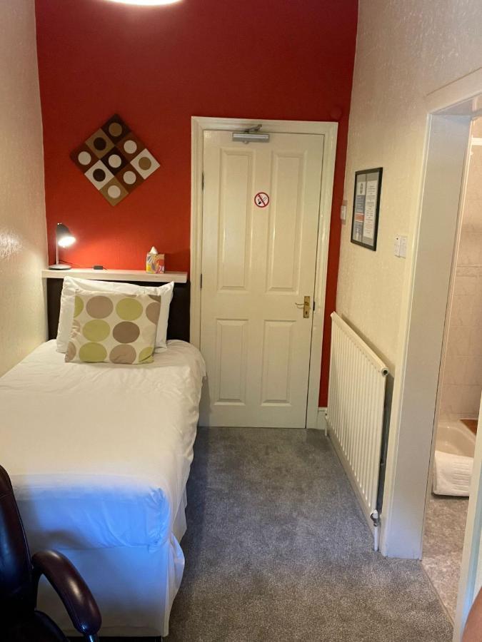 Rostrevor Hotel - Guest House Bury  Bagian luar foto