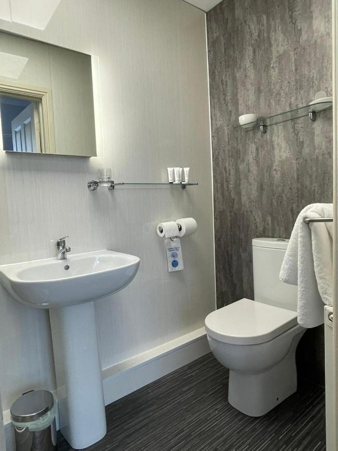 Rostrevor Hotel - Guest House Bury  Bagian luar foto