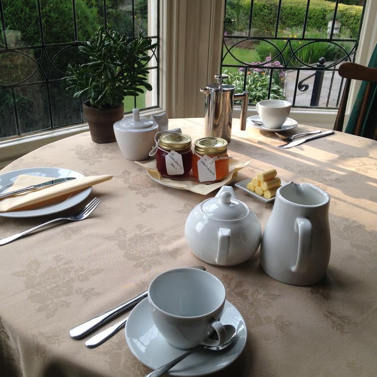 Rostrevor Hotel - Guest House Bury  Bagian luar foto
